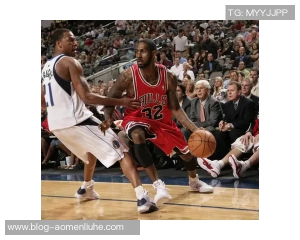 NBA夏季联赛小牛对公牛精彩比赛录像回顾与分析