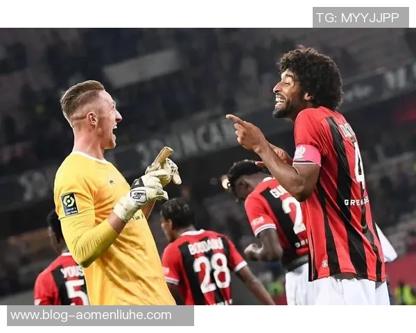 哈维西蒙斯：年轻天才在足球舞台上的崛起与未来展望